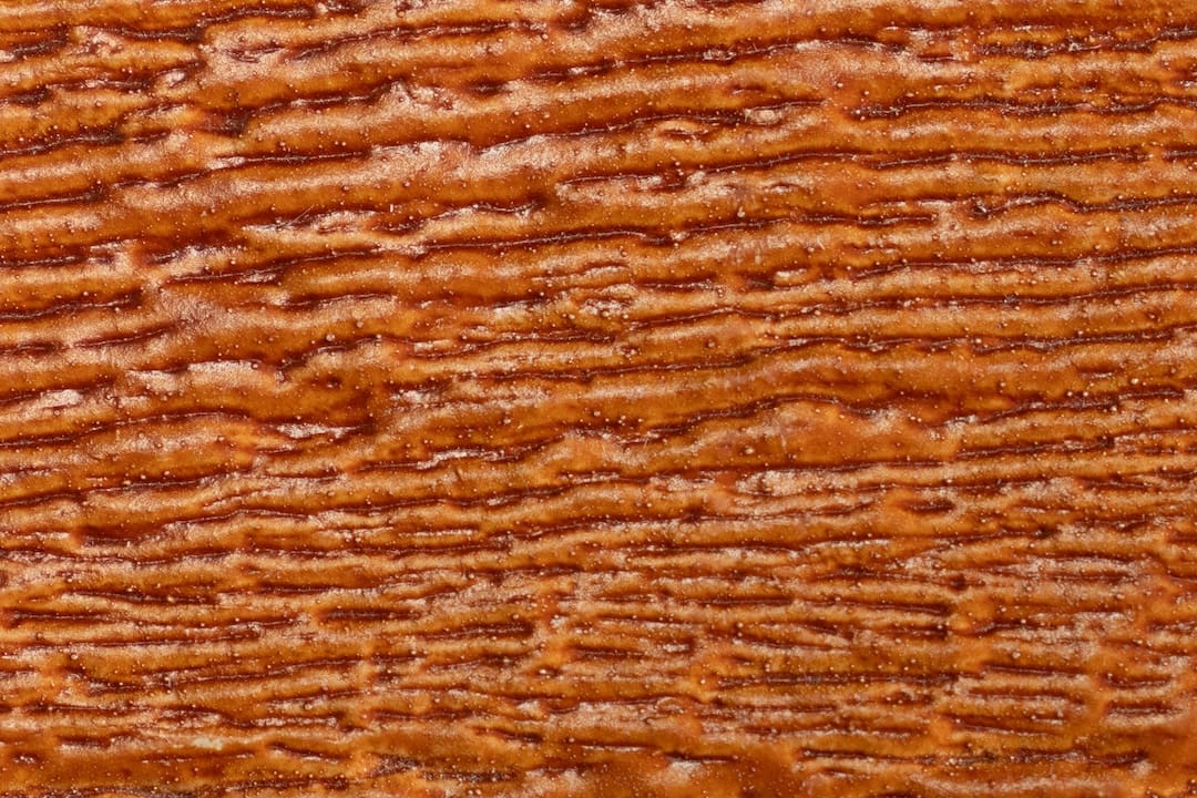 features_stain_redcedar