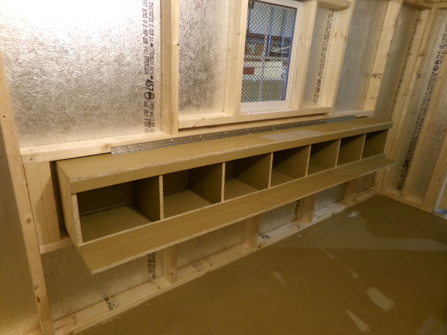 Hinged Easy-Clean Nest Boxes