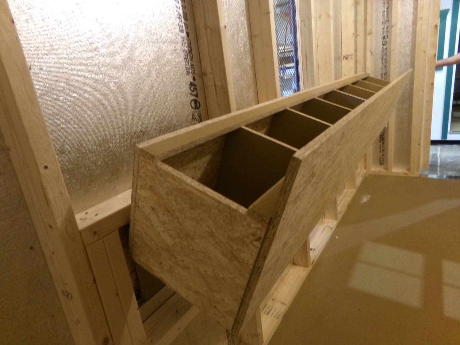 Hinged Easy-Clean Nest Boxes